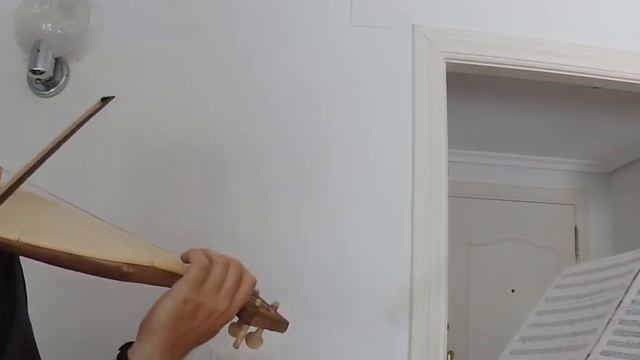 Превращение полена в детскую фольк 1/2 скрипку - гудок, без грифа смотреть онлайн