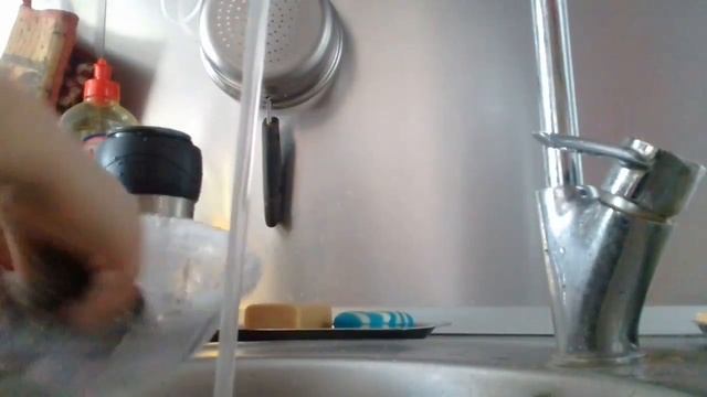 Помогаю маме помыть посуду смотреть онлайн