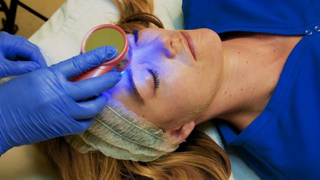 LED Light Therapy: Facial Genie Demo