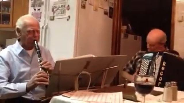 Dad playing in memory of Grandpa Prins смотреть онлайн