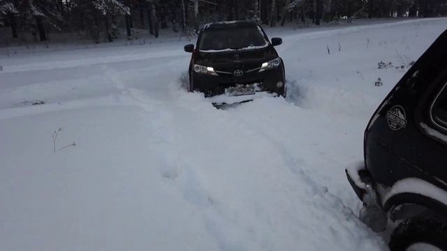 ПРОБНЫЙ ВЫЕЗД, Toyota RAV4 & Lada Niva 4x4, Nissan Patrol Y62 пробивают маршрут по глубокому снегу. смотреть онлайн