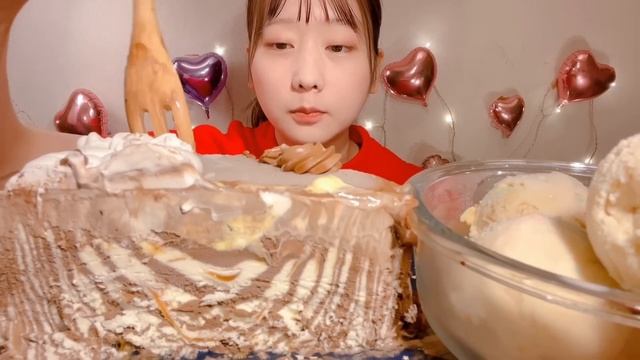 ASMR Baskin Robbins Harry Potter Ice Cream Cake【Mukbang/ Eating Sounds】【English Subtitles】