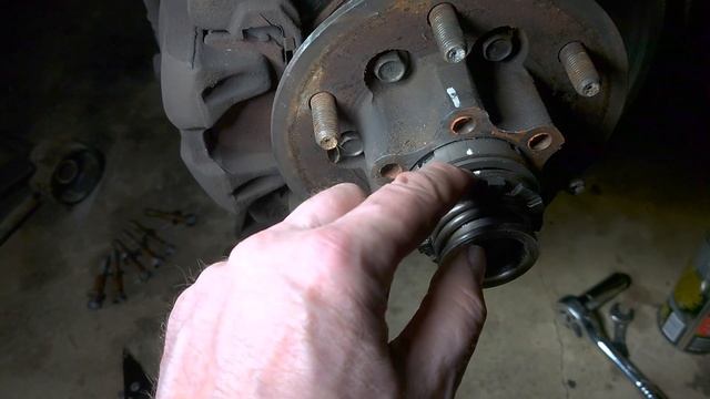 1985 Isuzu 4x4 auto-locking hub- lock ring (Toyota type) removal. смотреть онлайн