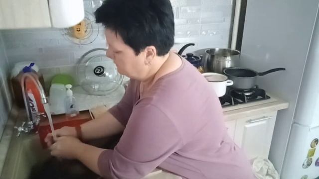 Делаю салат из огурцов на зиму / Маринуем огурцы смотреть онлайн