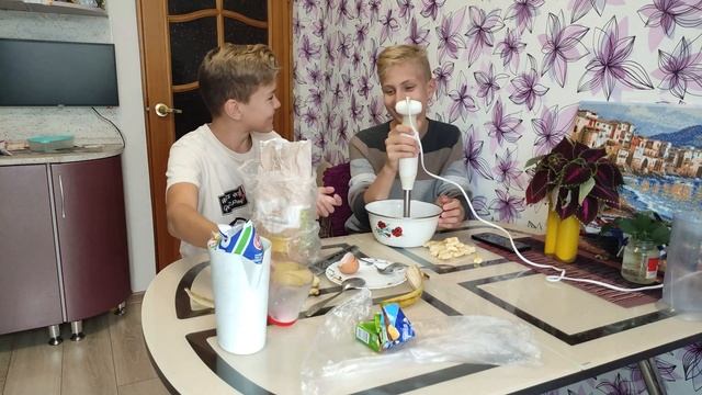 ГОТОВИМ БАНАНОВЫЕ ПАНКЕЙКИ | Получилась каша(( смотреть онлайн