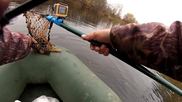 необычный синий рак/ловля раков подсакой смотреть онлайн