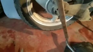 Замена задних тормозных колодок на китайском скутере.