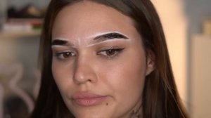 КАК ПОКРАСИТЬ БРОВИ ХНОЙ НАДОЛГО