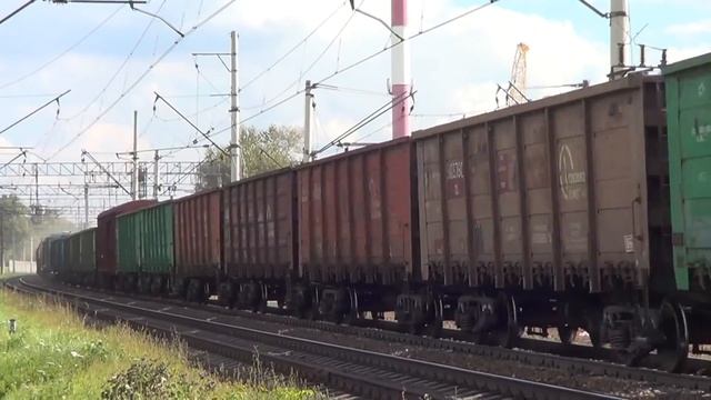 ВЛ10У-988 с грузовым поездом смотреть онлайн