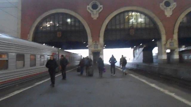Казанский вокзал Москвы - идём к поезду смотреть онлайн