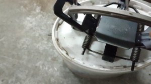 Третий вариант установки петли на кабана с помощью капкана.Тел 89209904010.