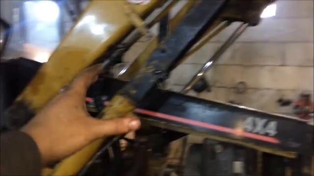 ремонт стрелы экскаватора погрузчика cat428B