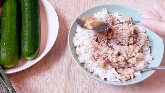 Салат с печенью трески. Любимый салат времен СССР,только иначе оформлен. смотреть онлайн