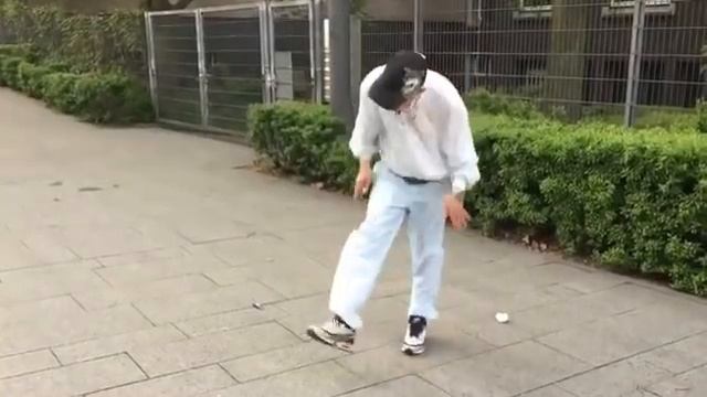 Oldschool Hakkuh Early Hakken Gabber Dance смотреть онлайн