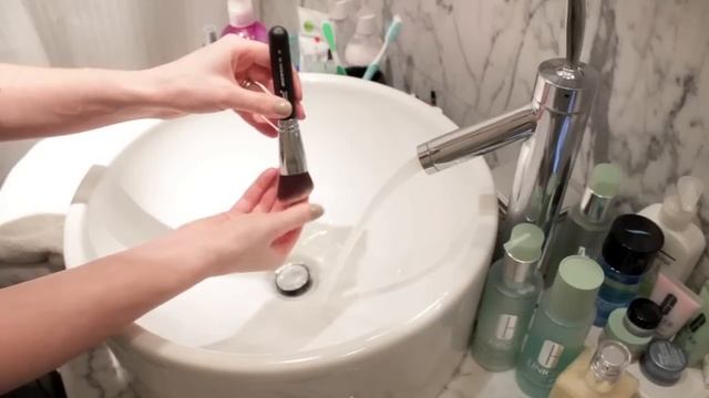 Как правильно мыть кисти для макияжа / How to clean makeup brushes смотреть онлайн