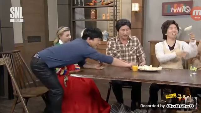 Хлоя Морец на корейском шоу SNL часть1 смотреть онлайн