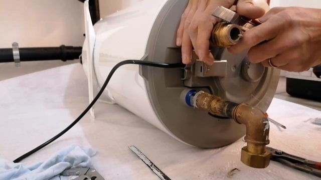 Wie wechselt man ein Boiler/Wasserwärmer смотреть онлайн