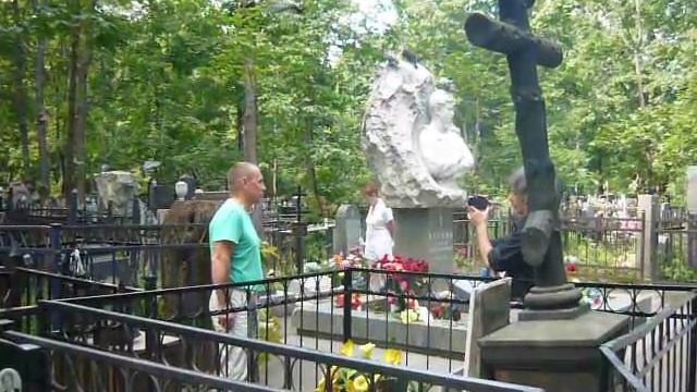 На могиле Есенина смотреть онлайн