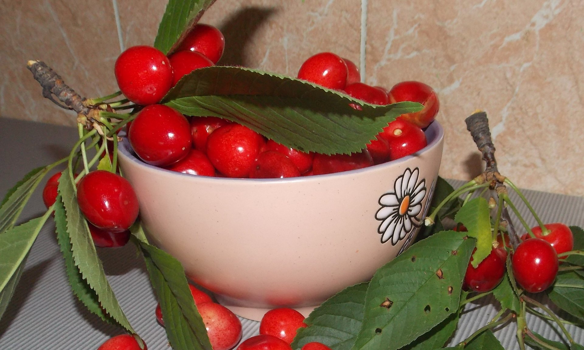 Вино из двух ведер ягод Черешни.