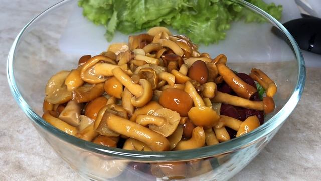 Простой и Вкусный Праздничный Салат с консервированной фасолью и грибами смотреть онлайн