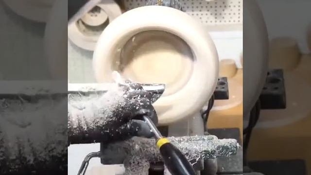 Бочонок из карандашей | Фигурная резьба по дереву на токарном станке | Woodturning a Pencil Bowl смотреть онлайн