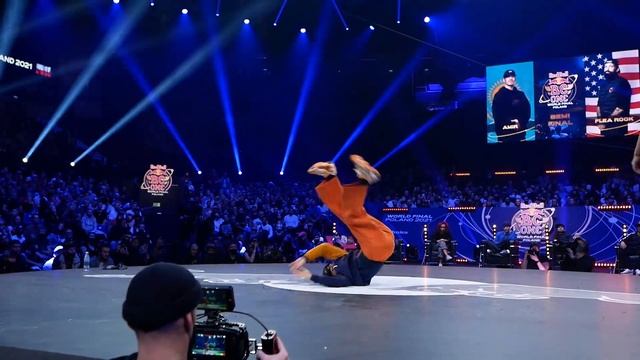 Bboy Amir vs Bboy Flea Rock RedBull BC One Poland 2021 смотреть онлайн