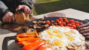 Богатырский завтрак. Яичница на садже.