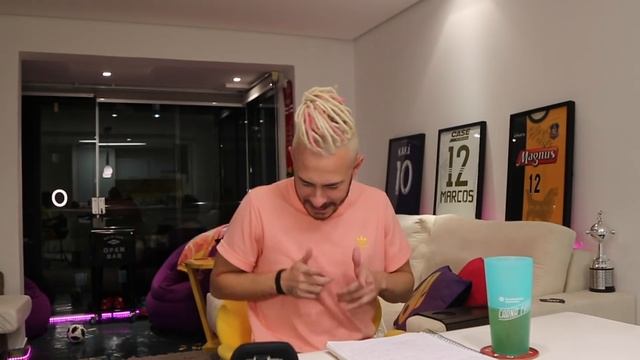 Fred mergulhando com tubarões! смотреть онлайн