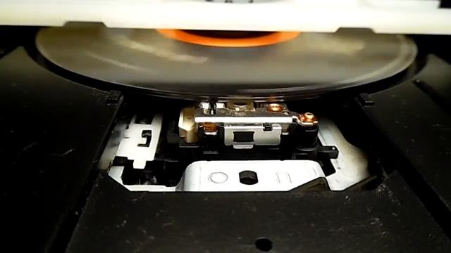 Pioneer PD-107 fighting a VTCD disc смотреть онлайн