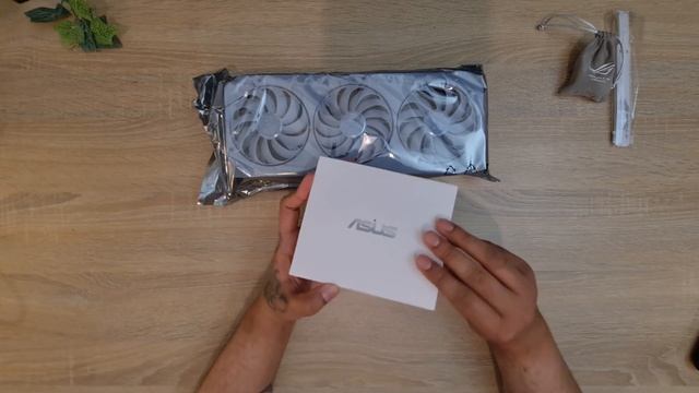 Asus ROG Strix RTX 3090 White Edition Unboxing смотреть онлайн