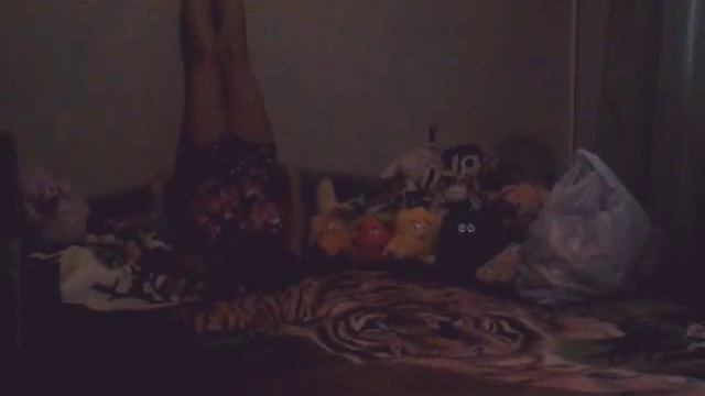 Как сделать кувырок возле стенки и упражнение возле стенки:)!!!