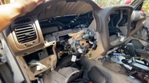 Quick. Lx 470 Toyota Land Cruiser 100 series dashboard removal.