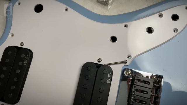 $190 Mini Squier, $400 Jim Root-Inspired Upgrades?! || High Intergrity Jim Root Mini Jazzmaster смотреть онлайн