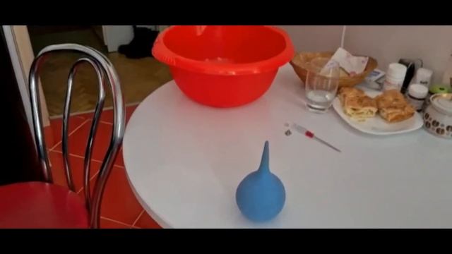 Откачка воды из натяжного потолка. смотреть онлайн