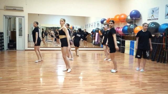 Galaxy Dance Studio (2023) смотреть онлайн
