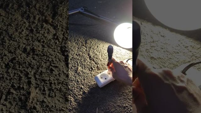 Почему розетка не бьёт током? #Shorts смотреть онлайн