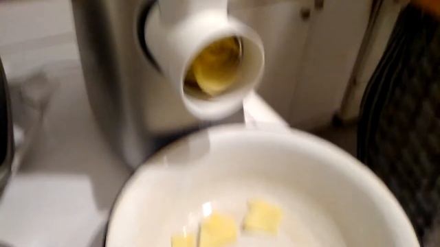 Обзор мясорубки Philips HR2723