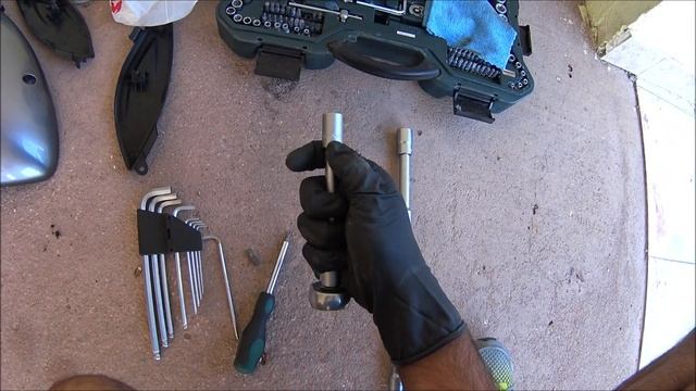 air filter & spurk plugs change for Yamaha TDM 900A смотреть онлайн
