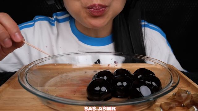 OMG! I CANT BELIEVE I FOUND THESE (KYOHO GRAPE JELLO) ASMR EATING SOUNDS | LIGHT WHISPERS | SAS-ASM смотреть онлайн