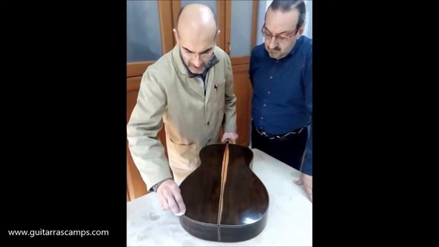 Manuel Granados en la guitarrería Hermanos Camps (1) · El barnizado de las guitarras flamencas смотреть онлайн