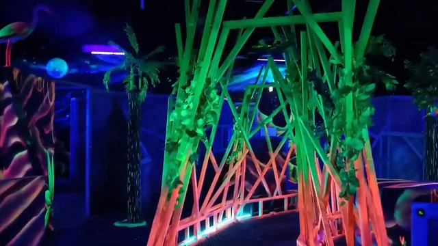 Первый выходной. Крытые корты, молл, цены на одежду и немного зоопарка смотреть онлайн