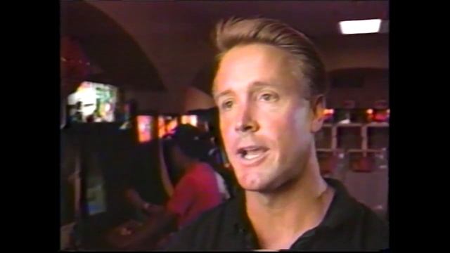 Hologram Time Traveler - DVD Extras (History, Making-Of Documentaries) смотреть онлайн