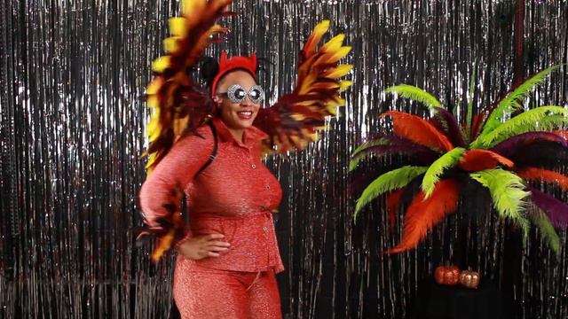 ZUCKER® Halloween Costume Guide from The Feather Place | Fun feathered ideas to inspire you смотреть онлайн