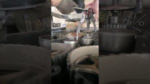 Как достать цепь балансира двигатель Крайслер