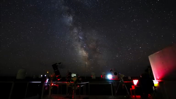 Наедине со звёздами. Вглядываясь в темноту смотреть онлайн