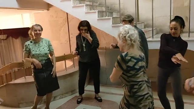 Танцуем... 07.10.23 смотреть онлайн