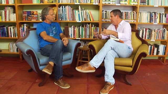 Trilhas da Democracia - Entrevista com Mia Couto смотреть онлайн