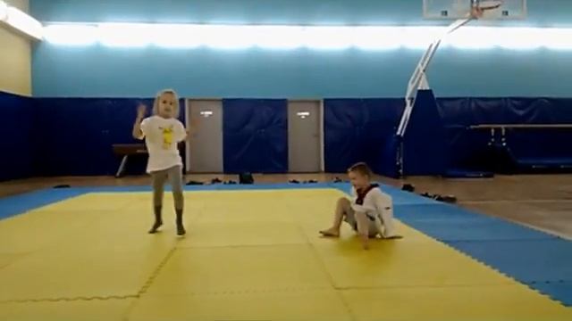 Девочка самбист. Ульяна на ковре! смотреть онлайн