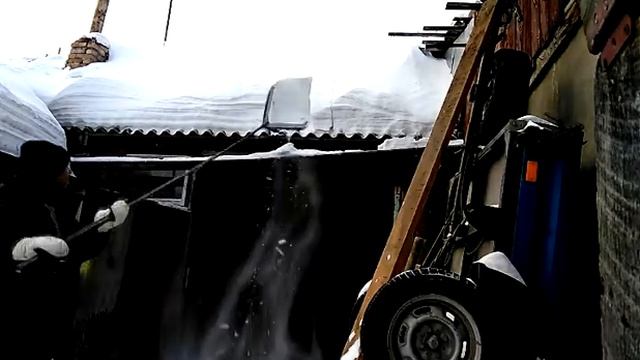 Уборка снега с крыши смотреть онлайн