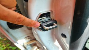 LADA VESTA -ЗАМКИ ДВЕРЕЙ ГРЕМЕТЬ НЕ БУДУТ- ПРОСТО СДЕЛАЙ ТАК!! (честный отзыв лада веста 2021)